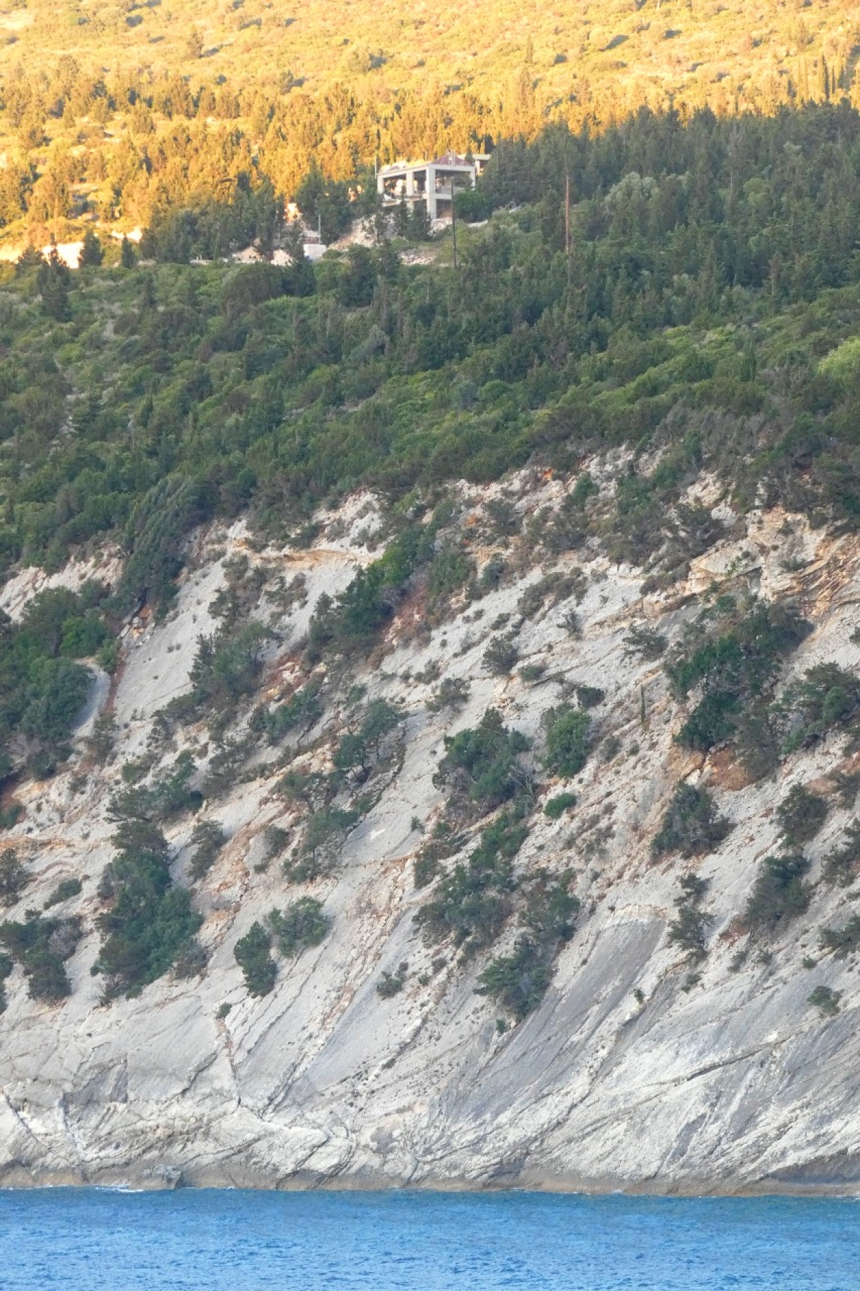 Εκτός σχεδίου δόμηση - Η νεοελληνική πατέντα που καταστρέφει την ελληνική ύπαιθρο