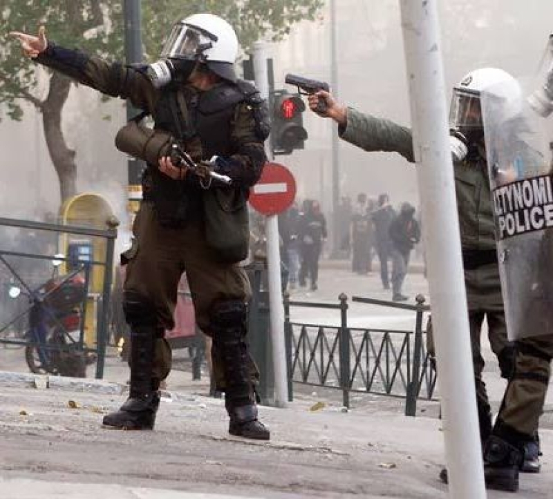 Κώστας Παπαδάκης: Σχετικά με τις προϋποθέσεις για τη χρήση υπηρεσιακού όπλου από αστυνομικούς