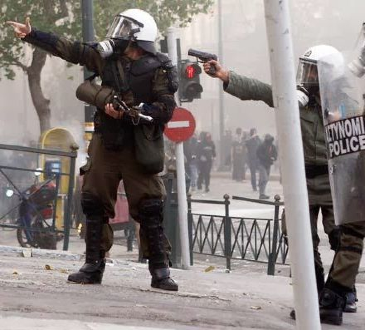 Κώστας Παπαδάκης: Σχετικά με τις προϋποθέσεις για τη χρήση υπηρεσιακού όπλου από αστυνομικούς