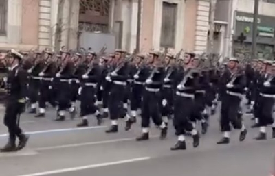 Αλίμονο στο λαό που με το ένα πόδι πατάει στο μίσος και με το άλλο στην αμάθεια.
