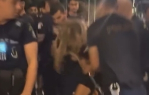 Αστυνομικοί εκπληρώνουν το όνειρο τους και μπαίνουν στο LUBEN με θύμα διαδηλωτή