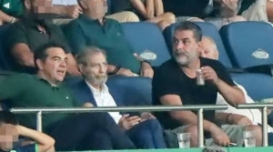 Πίσω από τις λέξεις φαίνεται ο Αλέξης