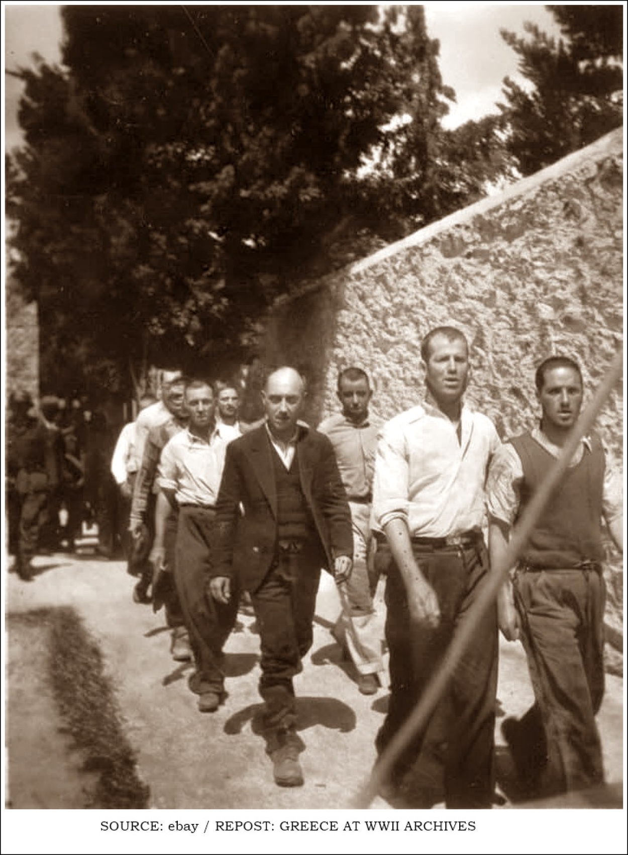 Για πρώτη φορά έρχονται στο φως φωτογραφίες από την εκτέλεση των 200 κομμουνιστών στο Σκοπευτήριο της Καισαριανής