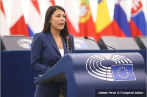 Η ογκώδης άγνοια και η μνημειώδης αγραμματοσύνη της ακροδεξιάς καθρεφτίζονται στο πρόσωπο της Αφροδίτης Λατινοπούλου