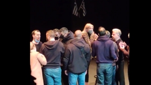 Δεν είναι είδηση πως οι γούνες και οι μπράβοι τους δεν αντέχουν τη σάτιρα