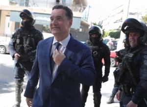 Σπύρος-Άδωνις Γεωργιάδης: Όποιος διαμαρτύρεται θα τρώει ξύλο από τα ΜΑΤ και όποιος μιλάει στο διαδίκτυο θα τρώει μήνυση