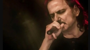 Πάνος Κατσιμίχας: Έρχονται στιγμές στη ζωή, που είσαι υποχρεωμένος να βγεις γυμνός και άοπλος απέναντι στο οπλισμένο κτήνος