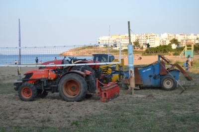 Κάτω από τα φύκια που μάζεψες, είναι το τσιμεντένιο μέλλον σου